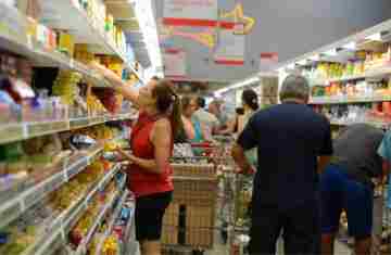  Cesta básica fica mais cara em 17 capitais em dezembro 